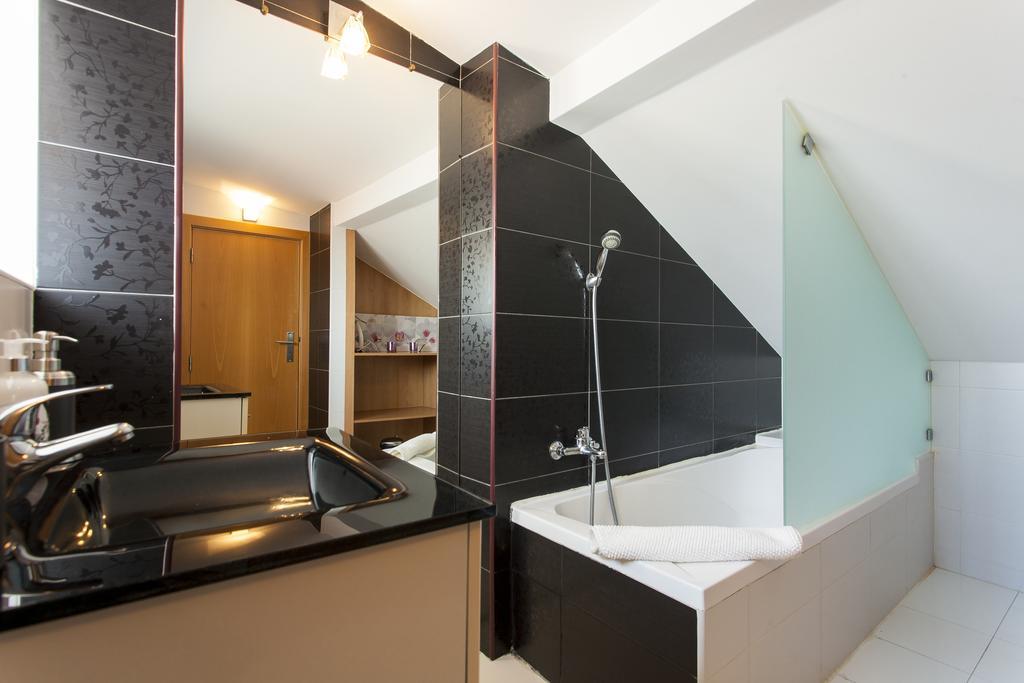 Joivy Bright 2Br Apt With River Views &Balcony In Alfama, Moments From Santa Apolonia Train Station Leilighet Lisboa Eksteriør bilde