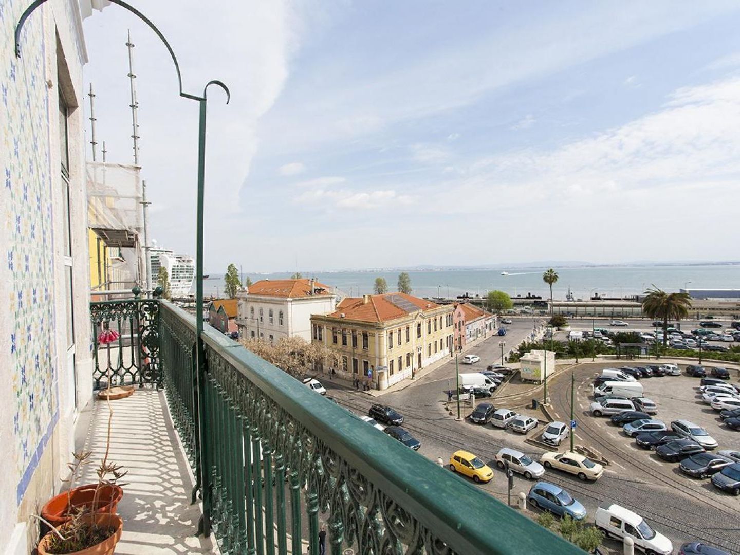 Joivy Bright 2Br Apt With River Views &Balcony In Alfama, Moments From Santa Apolonia Train Station Leilighet Lisboa Eksteriør bilde
